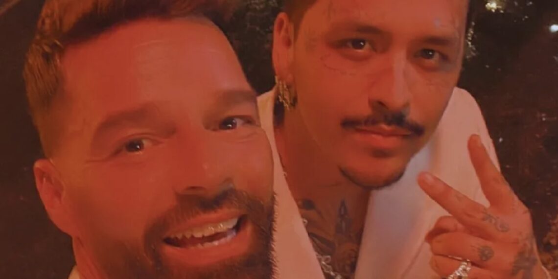 El cantante boricua compartió en sus redes sociales una fotografía junto a Christian Nodal en la que asegura que algo emocionante está por suceder.