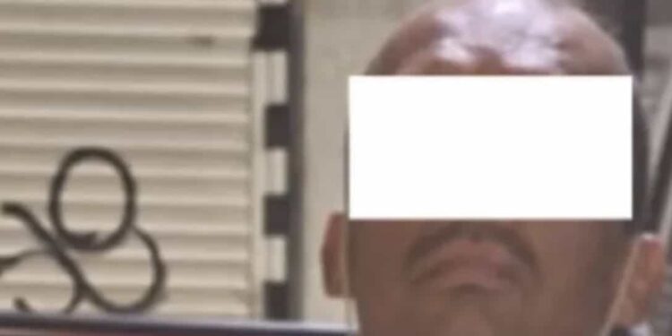 Vecinos de la zona departamental fueron quienes se percataron de que un ladrón se había quedado encerrado en la casa que quiso robar.