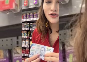 La usuaria de TikTok Lupana Cano, quien asegura que trabaja como cajera en una tienda de conveniencia