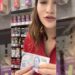 La usuaria de TikTok Lupana Cano, quien asegura que trabaja como cajera en una tienda de conveniencia