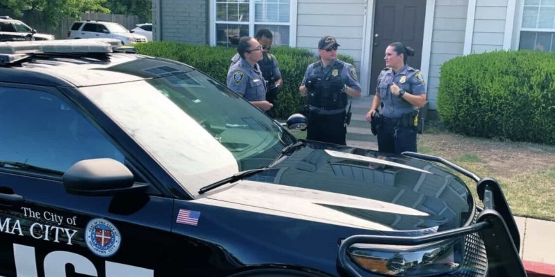 El perpetrador disparó un arma de fuego contra las víctimas y luego hizo lo propio contra sí mismo, por lo que murió al instante.