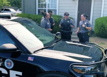 El perpetrador disparó un arma de fuego contra las víctimas y luego hizo lo propio contra sí mismo, por lo que murió al instante.