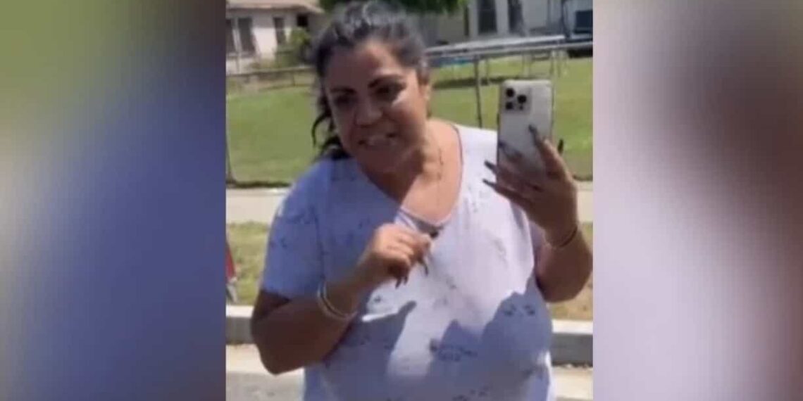 La mujer echó al vendedor y le dijo que se regresara para México, argumentando que allí que tenía libertad para hacer lo que deseara.