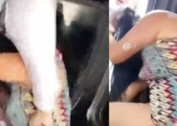 La mujer embarazada, acompañada de su madre, ataca a la presunta amante de su esposo, lanzándole golpes, patadas y jalones.