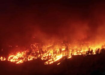 Al rededor de 30 mil personas han sido evacuadas y esperan que otras 30 mil reciban la orden.