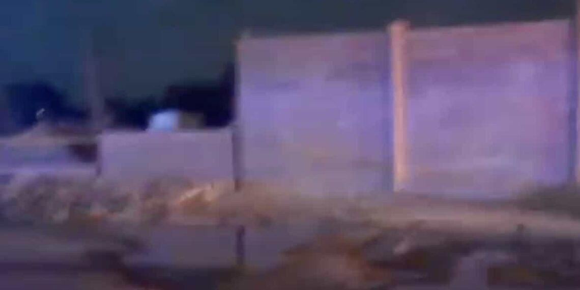 Muere menor de 13 años tras caerle una barda encima