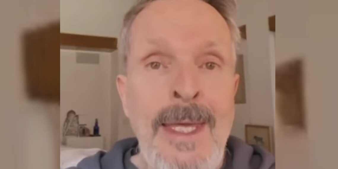 En el corto comunicado, Miguel Bosé expresó que diez hombres entraron a su casa el pasado 18 de agosto