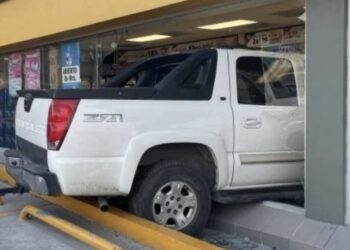 El hombre de la tercera edad iba acompañado de su hija y su nieta; afortunadamente no hubo lesionados