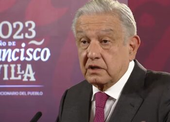 Ante los reveses judiciales, el presidente planteó ahora instalar un mercado para ofrecer los textos a quienes deseen tenerlos.