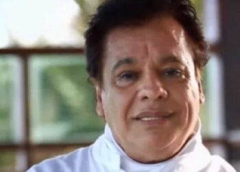 Muchas son las teorías de que Juan Gabriel pudo haber fingido su muerte, sin embargo, uno de sus amigos y colaboradores más cercanos habló de las ganas que tenía el cantante por desaparecer con un nuevo rostro