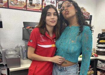 Tokischa visita Oxxo en Cadereyta y hace colaboración con la "Chica del Oxxo"