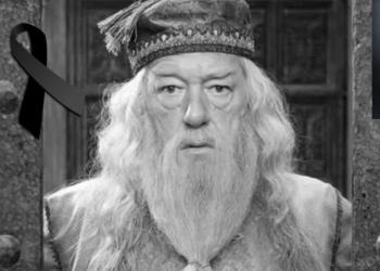 Gambon asumió el icónico papel de Albus Dumbledore a partir de la tercera película de la serie, luego de la trágica muerte de Richard Harris en 2004.