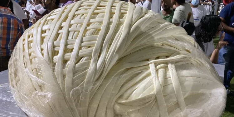 El récord lo ostentaba Oaxaca con una bola de 350 kilogramos.