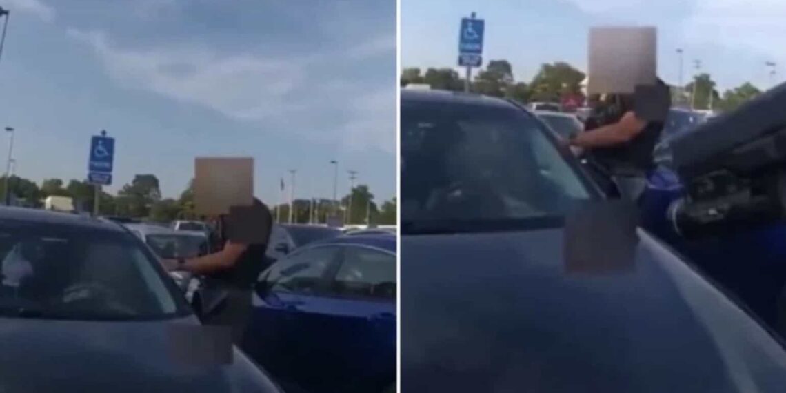 La mujer de 21 años de edad, había sido señalada de robar bebidas alcohólicas de un establecimiento.