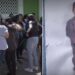 Hay varias versiones sobre lo que ocurrió con el menor; la directora y maestra del plantel fueron destituidas hasta esclarecer el caso.