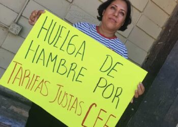 Marisela asegura que es imposible pagar el recibo de luz, con tarifas tan altas y el calor que azota al país.