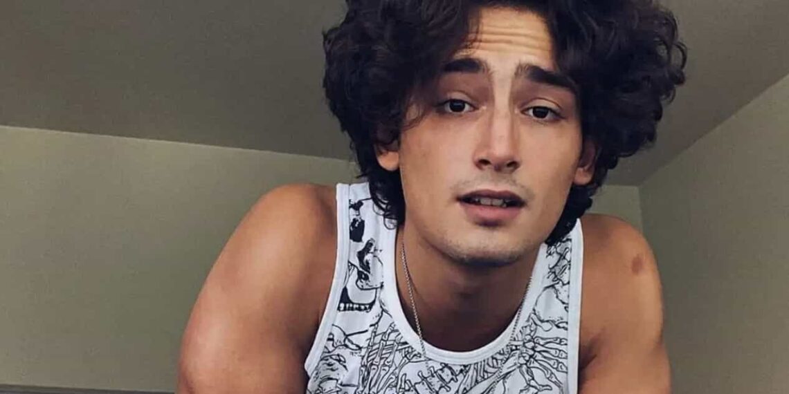 “Yo no me voy de vacaciones tres veces al año... trabajo todo el año", dijo.