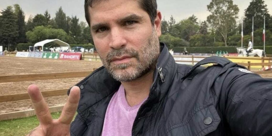 El actor y productor, Eduardo Verástegui, acudió a registrarse como candidato independiente para contender por la presidencia de México en 2024