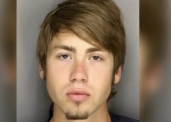 El hombre secuestró y torturó con un soplete durante 12 horas a un hombre que supuestamente le robó drogas y violó a una mujer amenazándola de muerte en un ataque “sádico” y “atroz”.