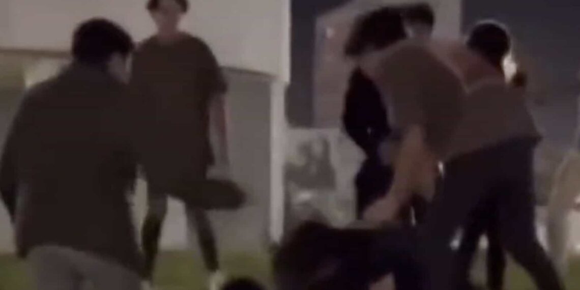 La Fiscalía General de Justicia de Puebla investiga a un grupo de “Juniors” que fueron captados golpeando brutalmente a un joven.