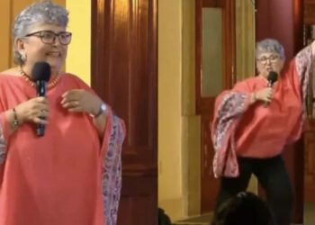 La docente ha recibido duras críticas por esto; algunos la llaman Chilindrina y otros sugieren que solicite atención médica.