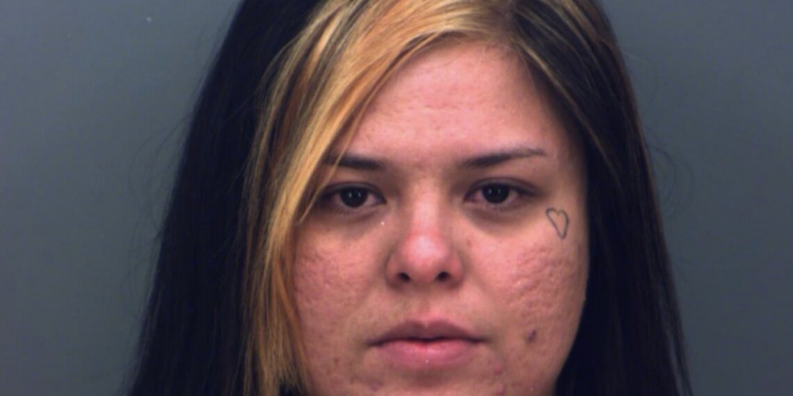 Policías detuvieron a Elisa Adriana de la Gala de 26 años por manejar en estado de intoxicación en un 3er grado