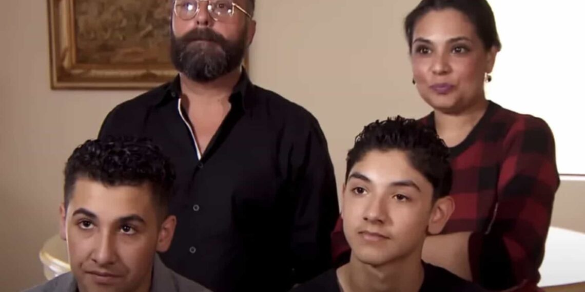 La familia afirma que vecinos, e incluso un policía, vieron algo extraño en el cielo cuando estos supuestos alienígenas invadieron su hogar.