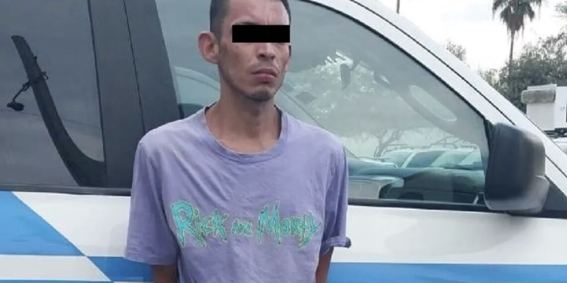 El hombre de 54 años de edad veía autos en redes sociales, cuando llegó su hijo pidiéndole el celular.