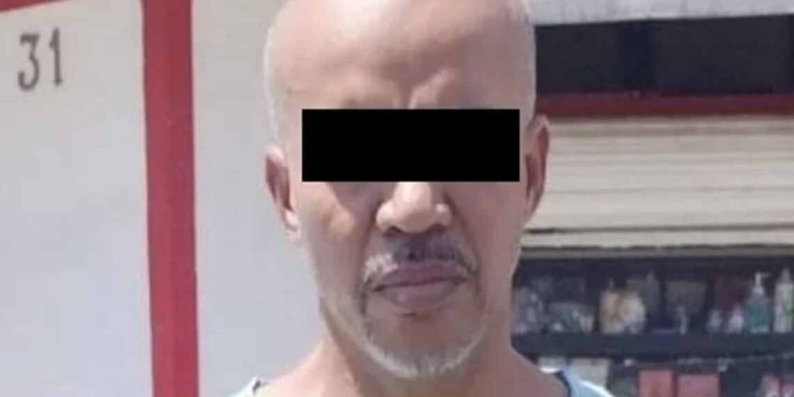 El hombre de 51 años de edad habría intentado estrangular también a su pareja, por lo que oficiales de policía lo arrestaron.