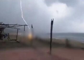 El alcalde José María Valencia informó que los hechos se registraron en la localidad de Maruata y las víctimas fueron identificadas como una turista originaria de Guanajuato originario de Colima