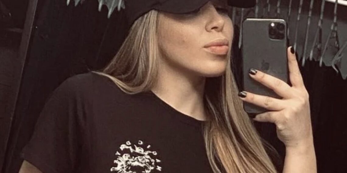 La esposa de “El Chapo” Guzmán recién salió de prisión y acudió a una fiesta con motivo del Grito de Independencia.