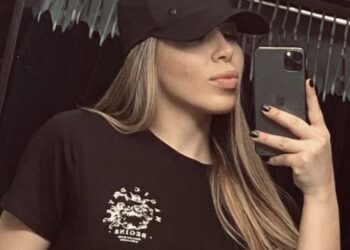 La esposa de “El Chapo” Guzmán recién salió de prisión y acudió a una fiesta con motivo del Grito de Independencia.