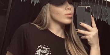 La esposa de “El Chapo” Guzmán recién salió de prisión y acudió a una fiesta con motivo del Grito de Independencia.