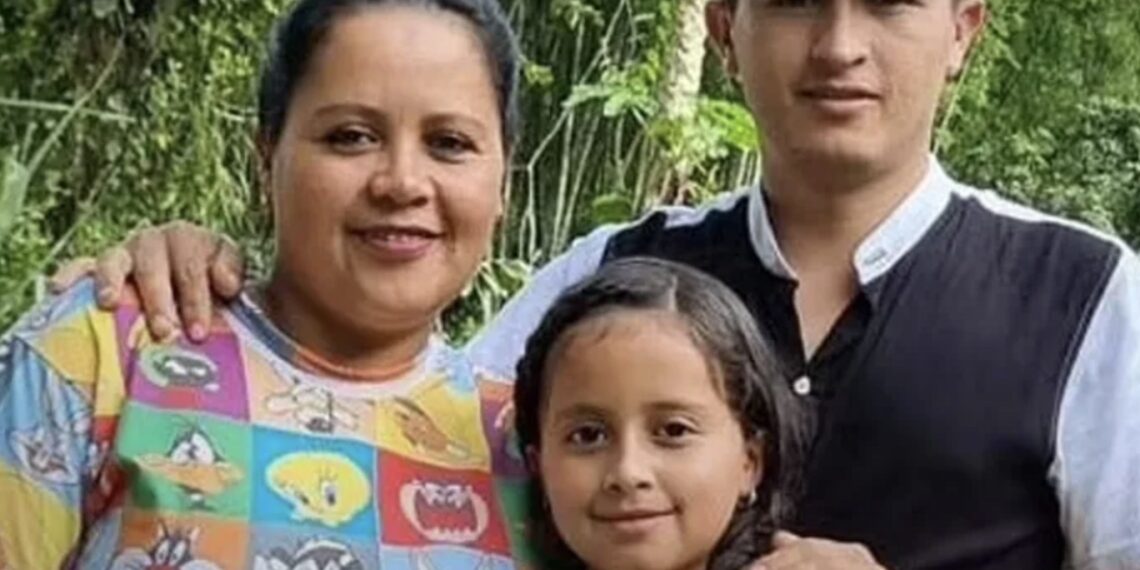 La niña de 10 años viajaba en la parte trasera de una motocicleta junto a su hermana, Argebis Lozada, de 31, cuando fueron sufrieron un accidente fatal.