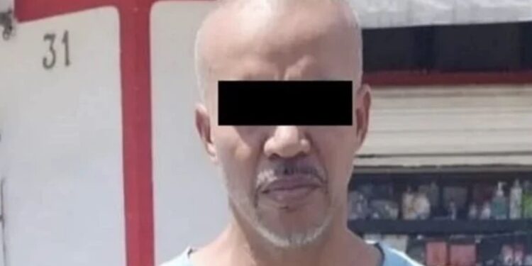 La adolescente tuvo que forcejear con la pareja de su madre, quien la atacó luego de molestarse porque la mujer veía mensajes en su celular