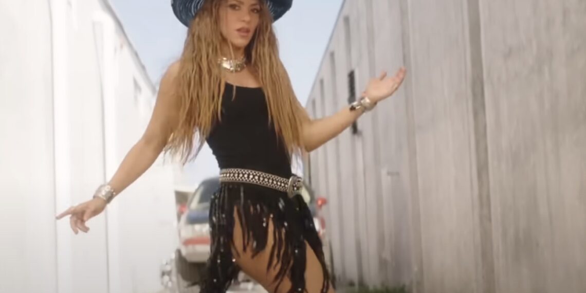 Shakira no perdió oportunidad de lanzar una indirecta hacia el padre de Gerard Piqué, Joan Piqué Rovira, quien le habría pedido a la colombiana que abandonara la casa donde habitaba en Barcelona.