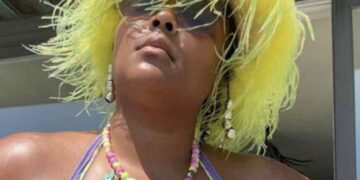 La demanda, presentada el 20 de septiembre, llega menos de dos meses después de que tres bailarinas demandaran a la ganadora de un Grammy por acoso sexual.