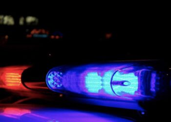 La madre murió debido a los impactos de bala realizados por su hijo.