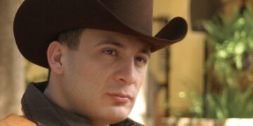 Fue en Reynosa, Tamaulipas, dónde fue asesinado Valentín Elizalde, al finalizar un concierto; hombres armados dispararon contra su camioneta y los disparos dieron en su cuerpo, causándole la muerte