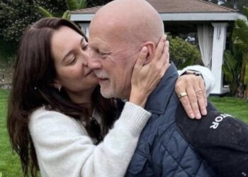 La esposa del actor confesó que por ahora es incierto si Bruce Willis está consciente de cómo se ha afectado su salud tras ser diagnosticado con demencia frontotemporal.