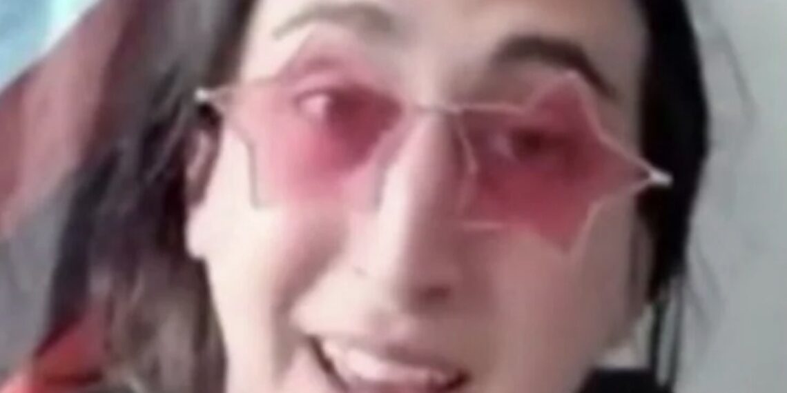 La implicada indicó estar buscando al doctor que le ayude a llevar a cabo una cirugía de trasplante de útero, ovarios y óvulos en su cuerpo