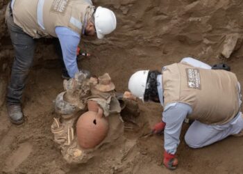 Los trabajadores se encontraban colocando tuberías de gas en Lima, la capital de Perú.