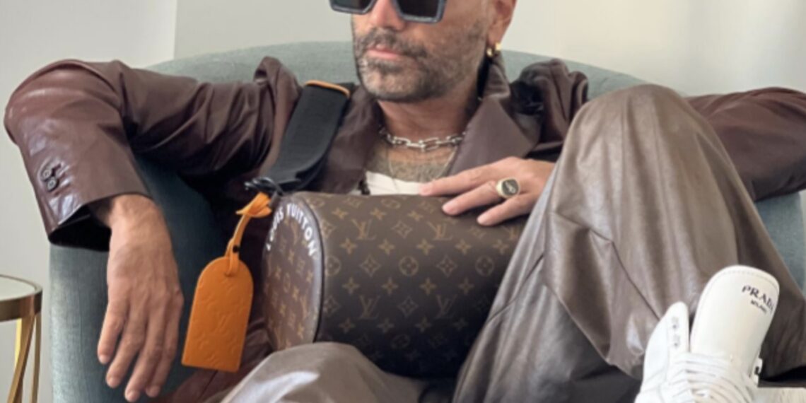 Aunque algunos internautas elogiaron el nuevo estilo de Alejandro Fernández y su habilidad para adaptarse a las tendencias actuales, hubo otros que lo criticaron.