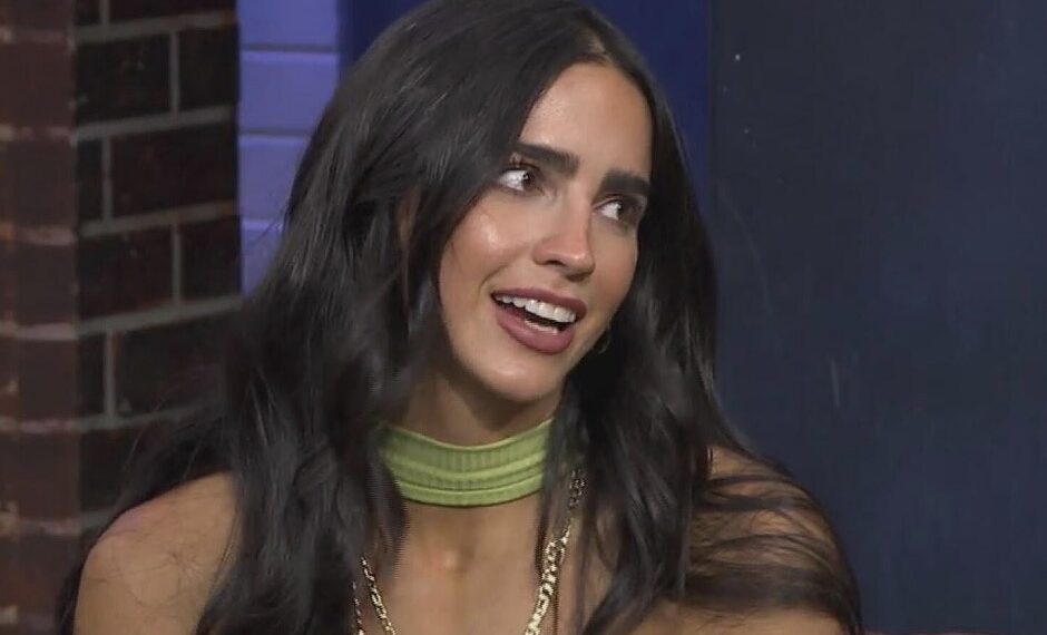 La polémica actriz sorprendió en redes luciendo un traje de baño como pocas veces la hemos visto.