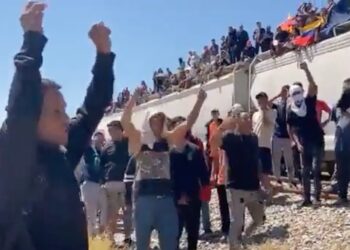 Al menos 3 mil migrantes, en su mayoría venezolanos, se quedaron varados en los limites de Castaños y Monclova, Coahuila.