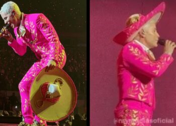 Christian Chávez generó controversia al vestir un traje de charro de color rosa, el cual combinó con zapatillas durante los conciertos de RBD.