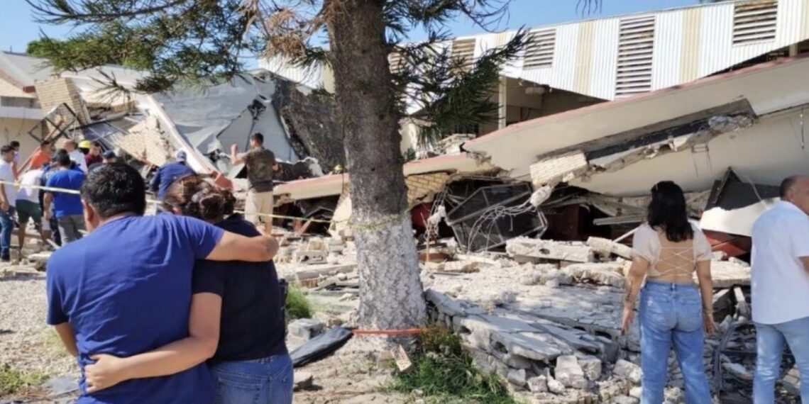 De manera inmediata llegaron policías municipales, Guardia Nacional y Protección Civil para las labores de rescate