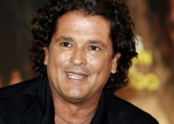 El cantante Carlos Vives compartió un desgarrador mensaje para su amigo músico, quien perdió la batalla contra el cáncer.