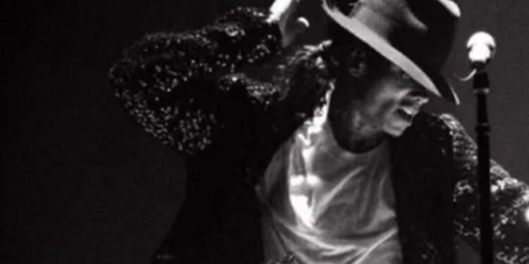 El sombre es fedora, de lana forrado de seda, valorado entre 60 mil y 100 mil euros.