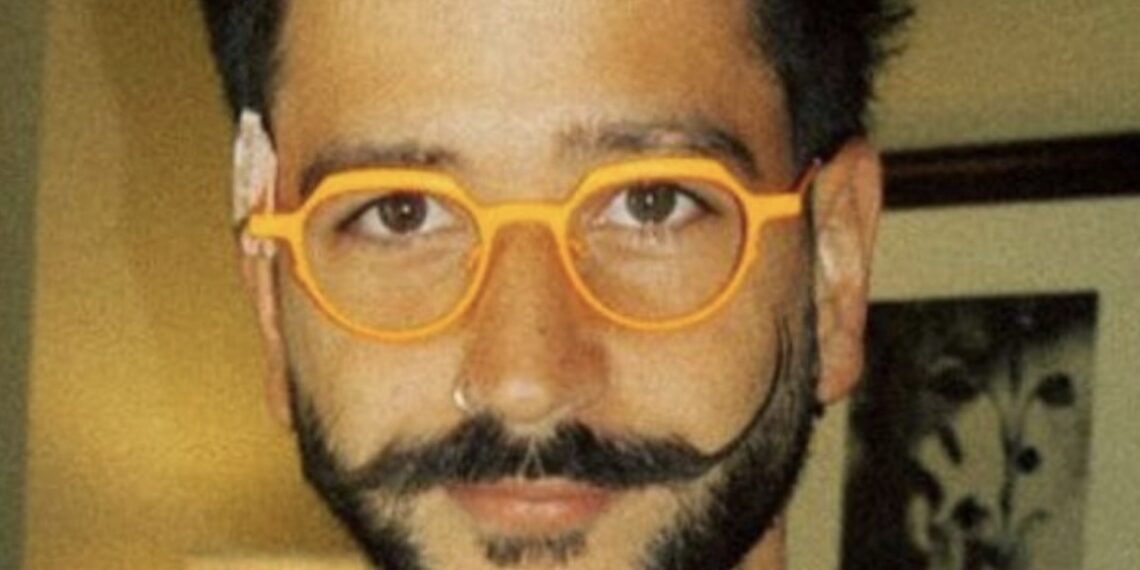 La furia de Camilo tras la filtración del rostro de su hija Índigo en una foto